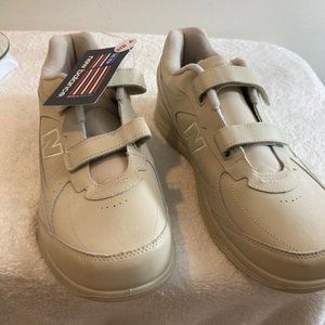 New Balance Men's NWOT Beige Sneakers Sz 15. 4E Extra Wide